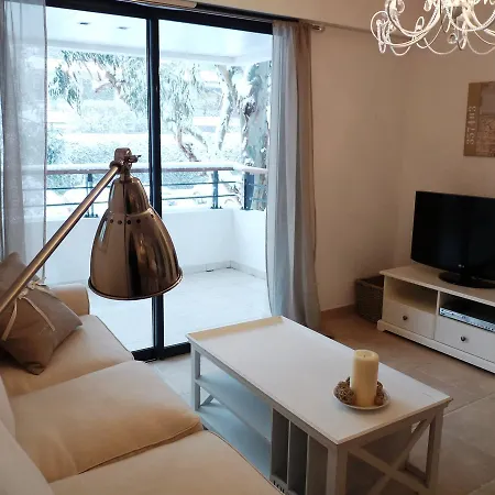 아파트 Elegant Two Bedroom With Modern Design And Terrace Close To Beaches And Center 546