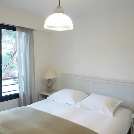 Elegant Two Bedroom With Modern Design And Terrace Close To Beaches And Center 546 아파트 *
